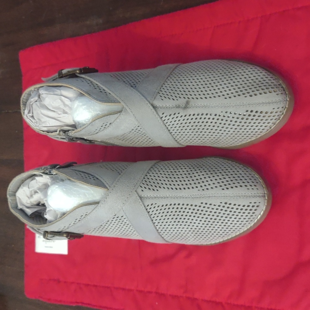 Women's boots size 7